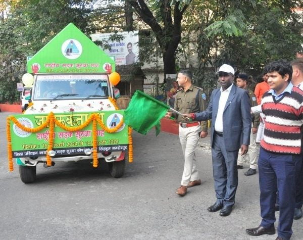 Jamshedpur News: Road Safety Awareness Chariot flagged off by DC Jamshedpur