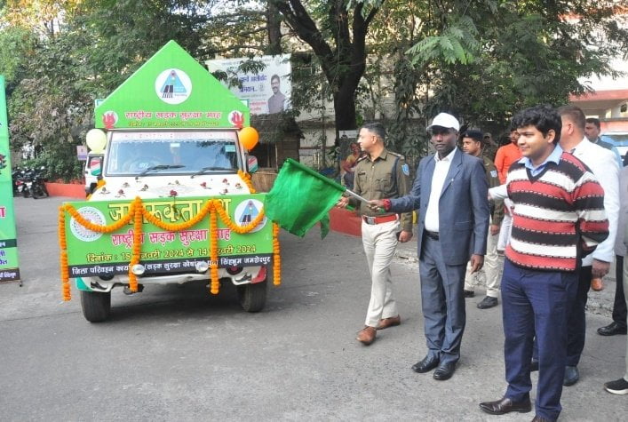 Jamshedpur News: Road Safety Awareness Chariot flagged off by DC Jamshedpur