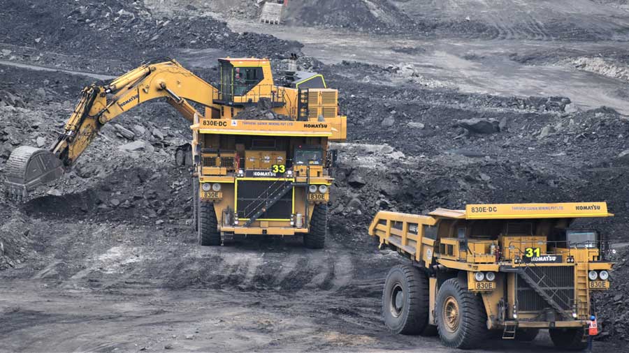 Jharkhand News: SP’s action on DIG’s report in illegal coal business, one station in-charge suspended, show cause to the other.