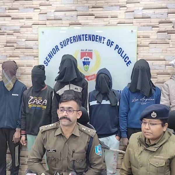 Jamshedpur News: Jamshedpur’s Cyber Police arrests a gang of 6 online scammers from Chakulia.