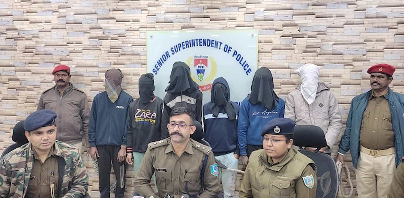 Jamshedpur News: Jamshedpur’s Cyber Police arrests a gang of 6 online scammers from Chakulia.