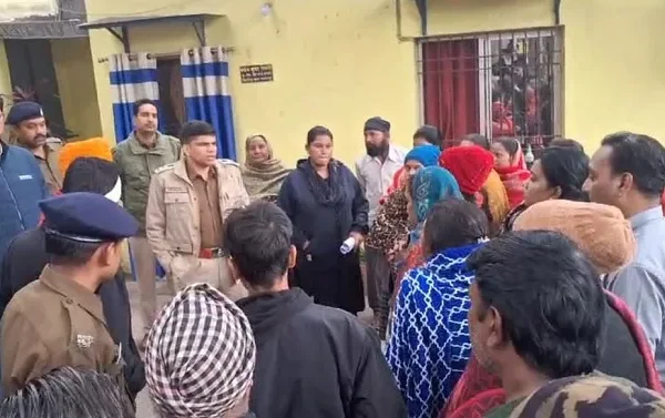 Jamshedpur News: Murder in New Baridih, Young Man beaten to death, Angry people vandalised the police station, Watch-Video.