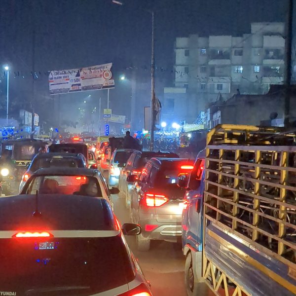 Jamshedpur News: Traffic Jam near Road no 14 Jawahar Nagar