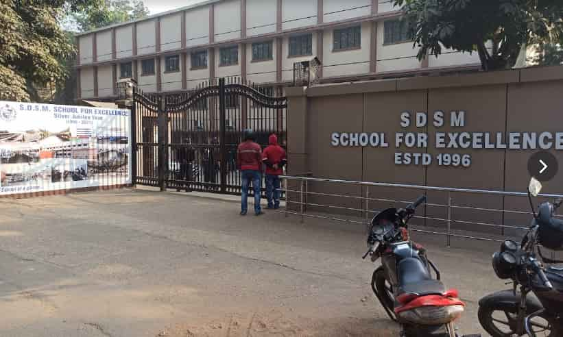 Jamshedpur News: Thief Caught Red-Handed at SDSM School in Jamshedpur, Two Others on the Run, Handed Over to Police