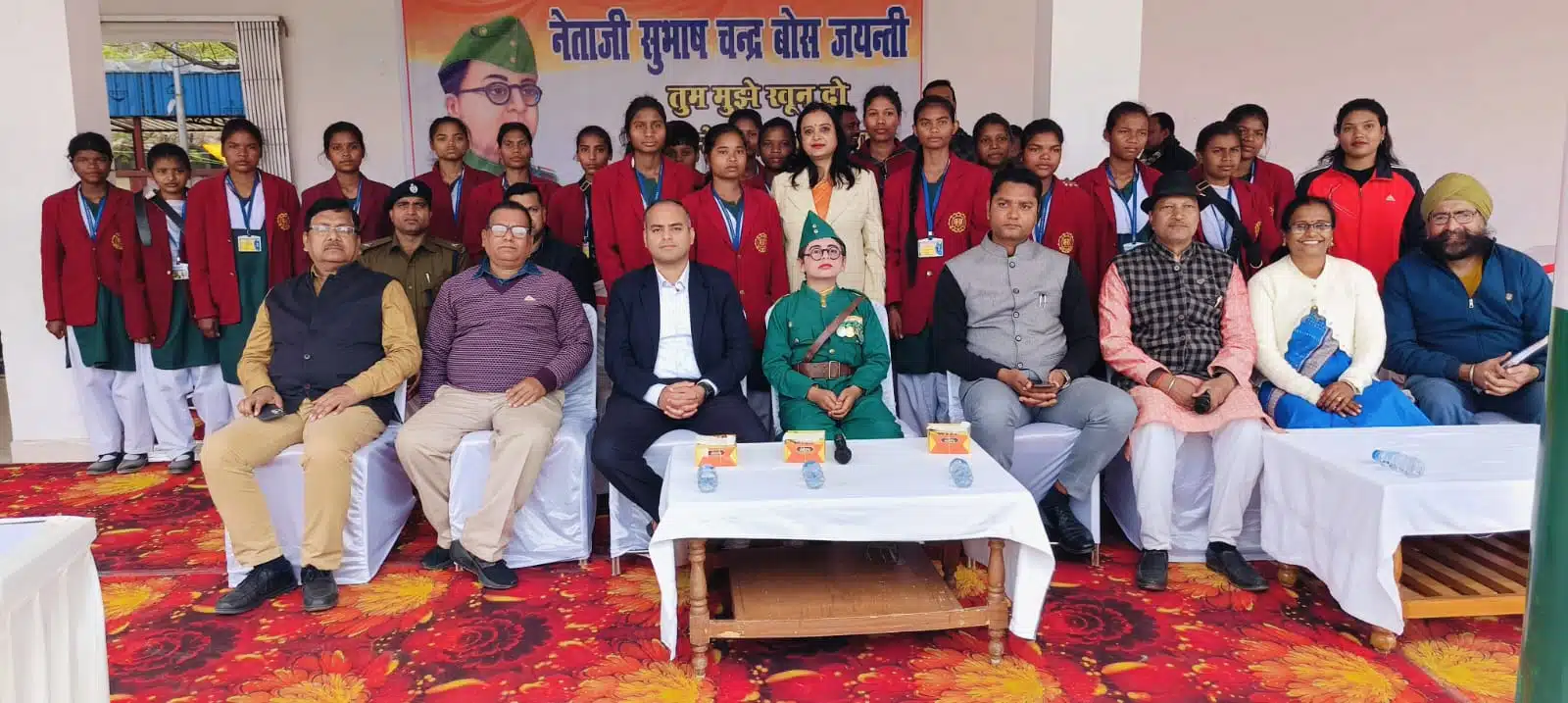 Jharkhand News: Netaji Subhash Chandra Bose remembered on his birth anniversary, floral tribute given.