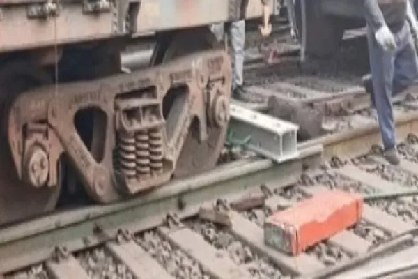 In Tatanagar, three freight train waggons derrail, affecting services