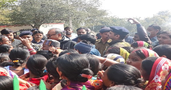 Jharkhand News: BJP MLA Forced to Abandon Foundation Stone Laying Amidst Strong Protests Faces Voter Resentment, Bokaro.