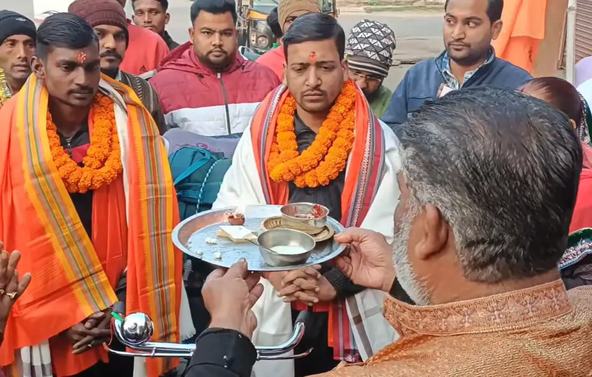 Shri Sandeep Goyal and Arjun Lodhi of Kashidih left for Ayodhya from Jamshedpur