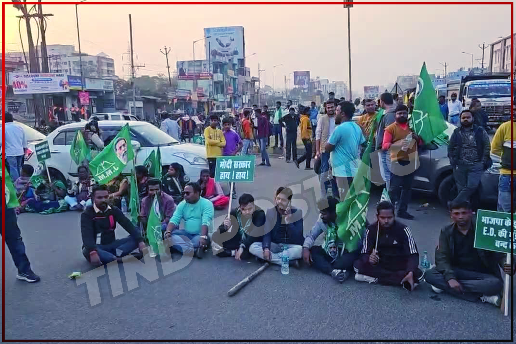 Jamshedpur News : JMM Activists Blocked Dimna road today over CM Hemant Sorens forcefull summons by the ED