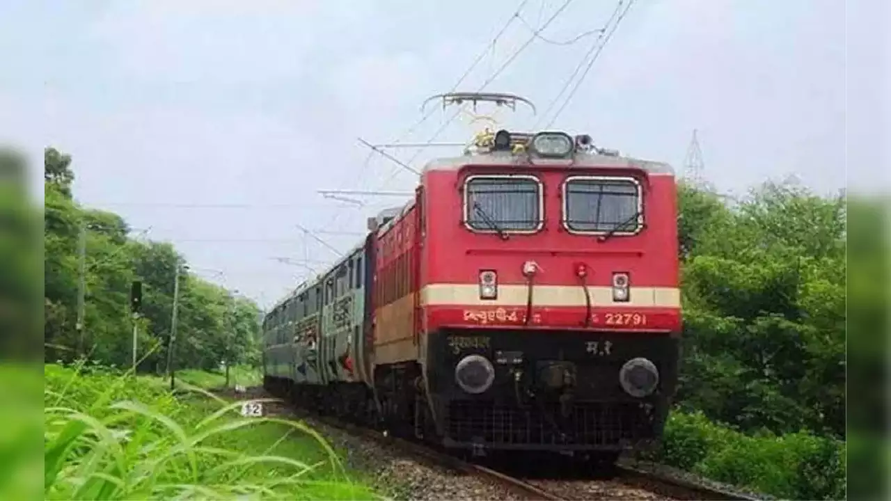 Jamshedpur News: 4 Killed and Several Hurt in Jamshedpur, Kalinga Utkal Express Struck and killed while crossing tracks.