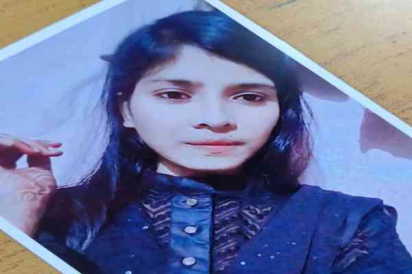 Azadnagar girl goes missing, family files complaint