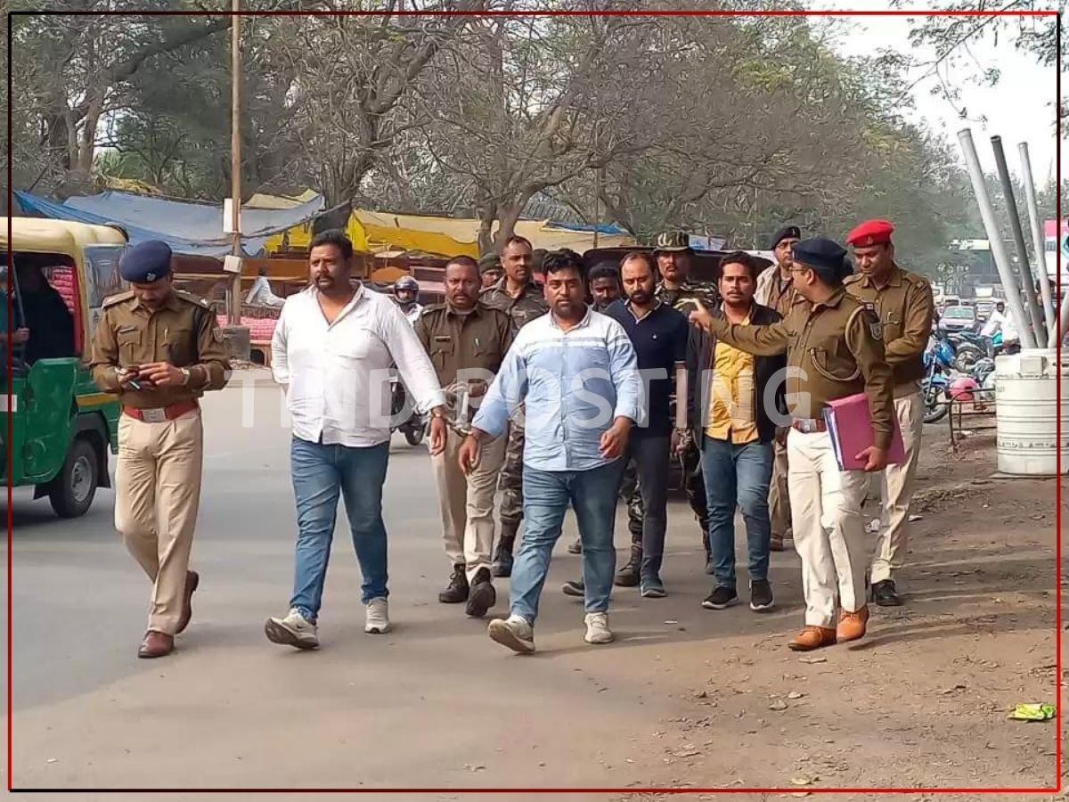 Mango Firing Case: Five Arrested, Including Vikas Tiwari, Police Walk Them on Road