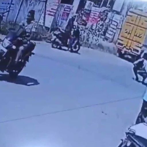 Tamil Nadu Cop Slaps Pedestrian for Using Phone, CCTV Captures Incident