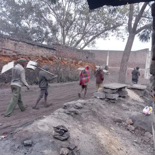 Uttar Pradesh Coal Workers Battle Cold and Soot in Market Hub