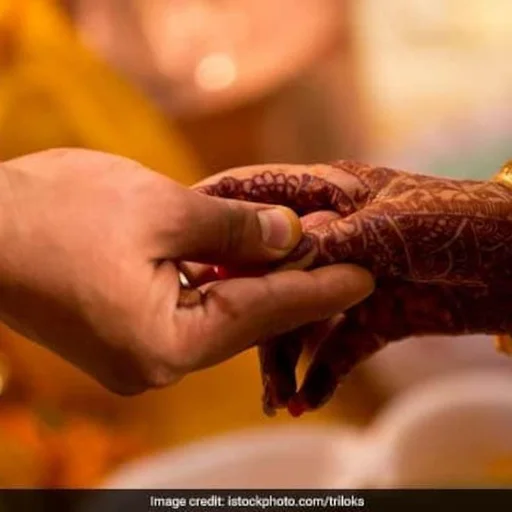 Uttar Pradesh Man Converts to Hinduism, Marries Girlfriend After Rape Accusations