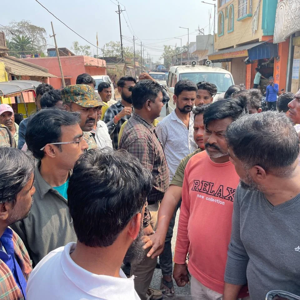 Jamshedpur Road Blocked: Villagers Protest Mushroom Factory, Rice Mill Pollution
