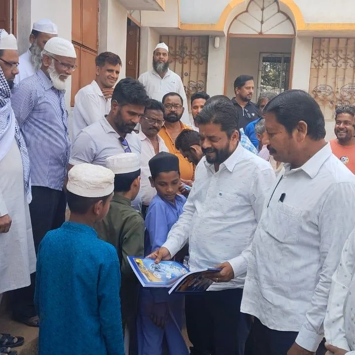 Jharkhand: Sameer Mohanty Distributes Books, Pens to Boost Education at Madrasa School