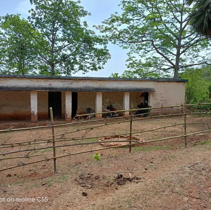 Jharkhand Schools Fail Students: No Midday Meals, Students Forced to Sit on Floor