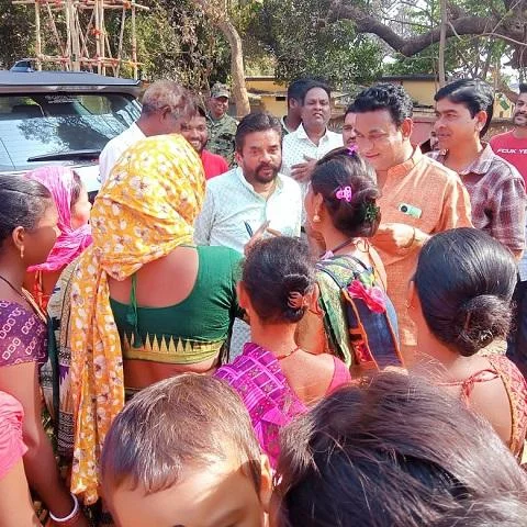 Jharkhand Village Faces Water Crisis Women Walk 2k