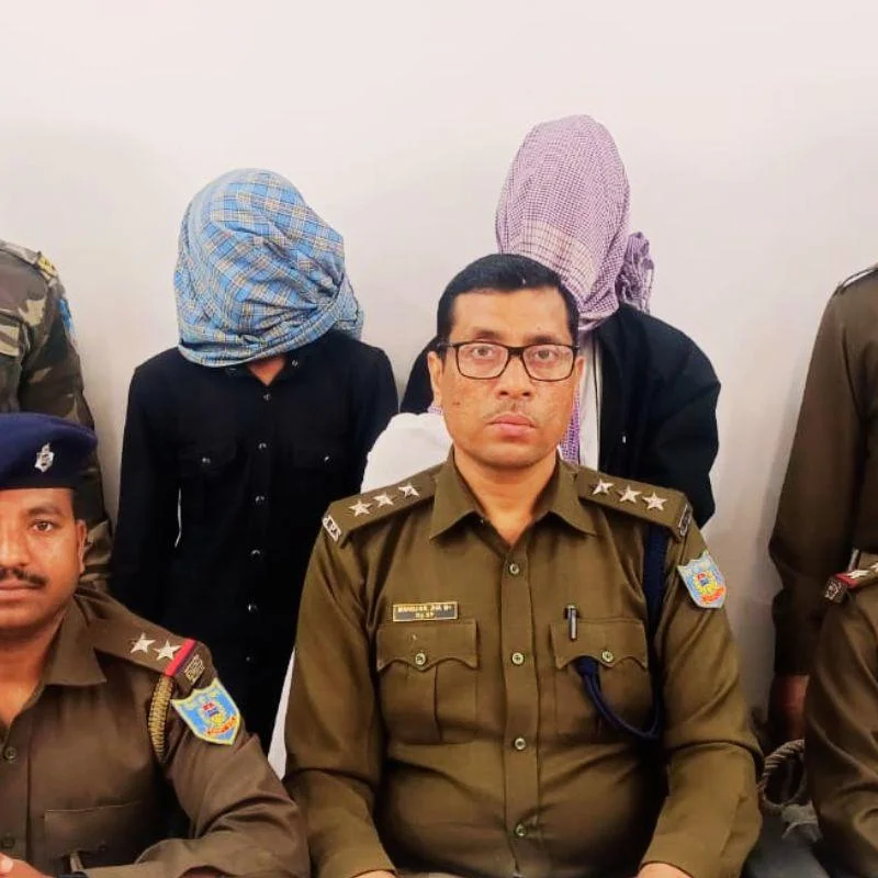 Just In Palamu Police Recover 28 Stolen Phones Bus