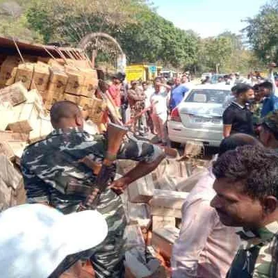Just In: Truck Accident in Dumri, Jharkhand Injures Three, Causes Major Road Damage